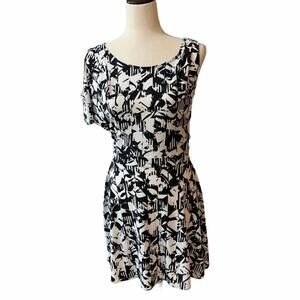 Bcbg open one sleeve dress black and white abstract‎ pattern size S